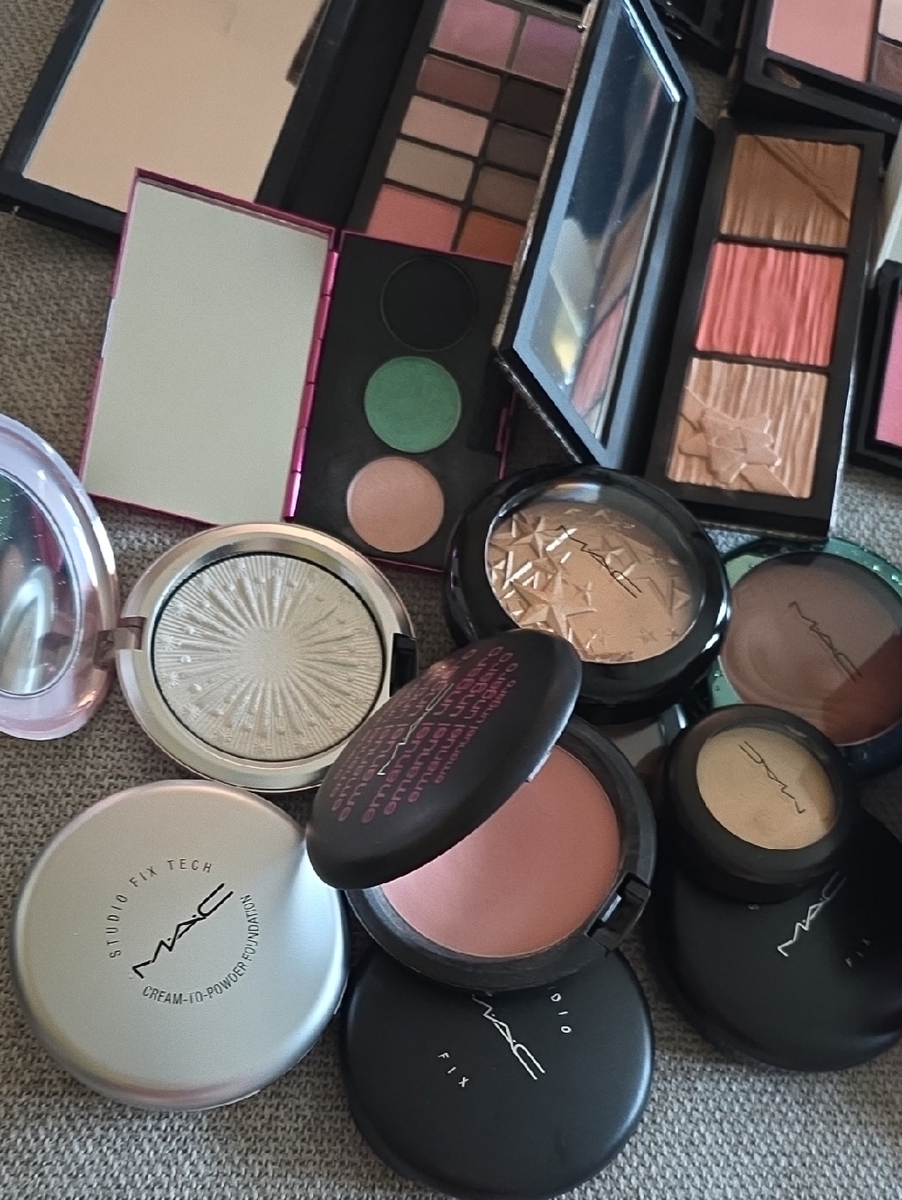MAC Cosmetics Vintage Compacts And Colors - Picture 8 of 9